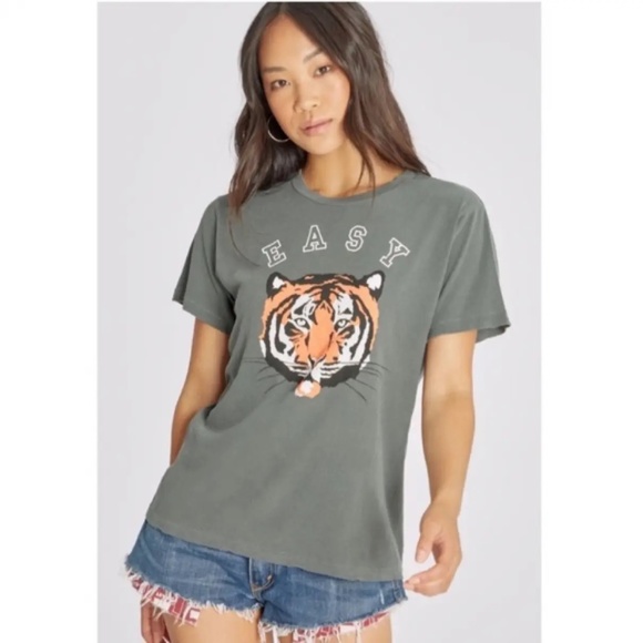 Nwt Wildfox charcoal gray “Easy Tiger” Graphic Tee size medium - Picture 12 of 15